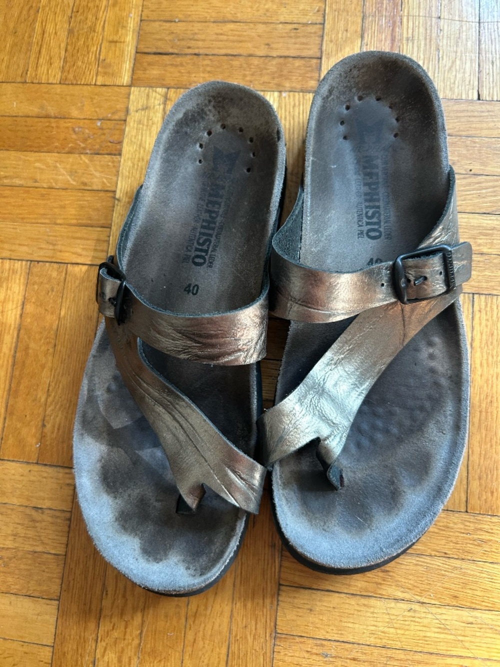 Gold sandals leather Mepsito size 9 or 40 * accepting offers
